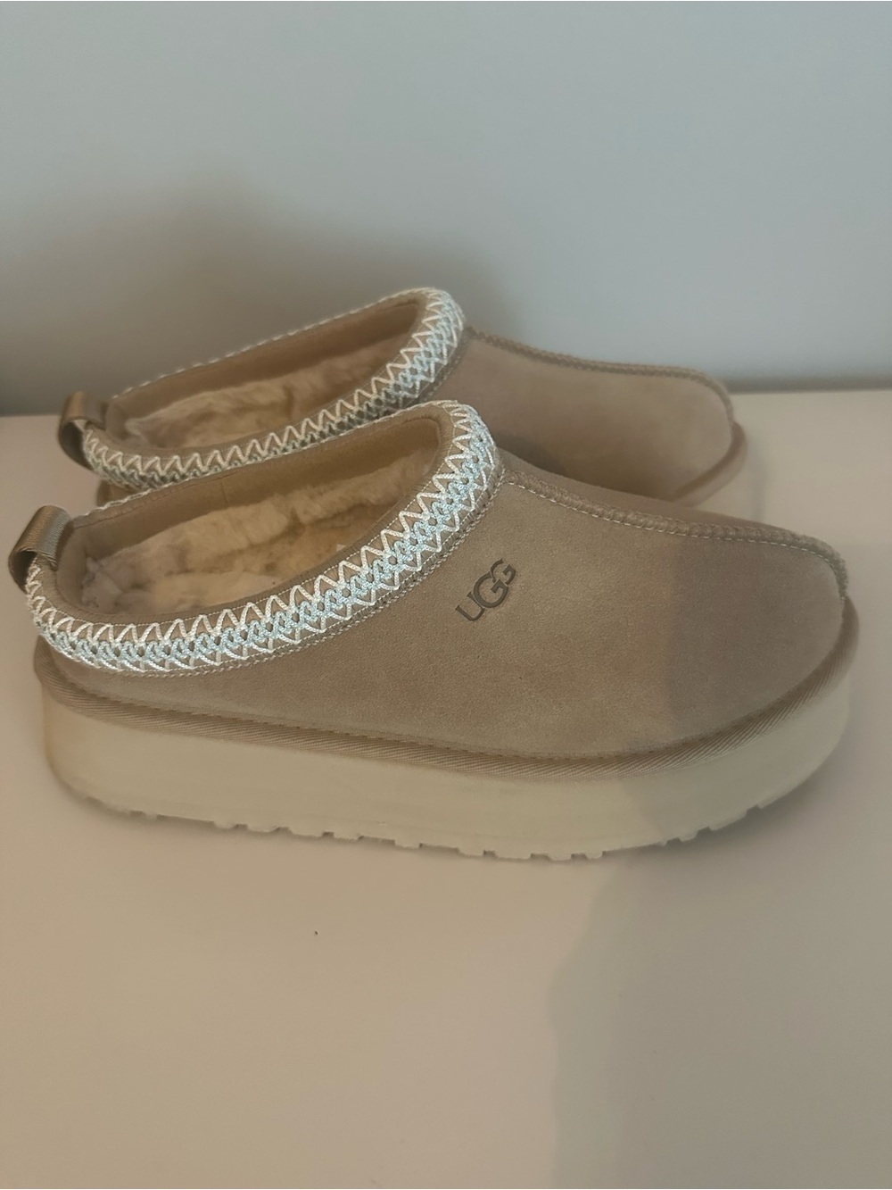 UGG Women’s Tazz II Platform Slipper | Size 8 | Color: Sand | NWOT